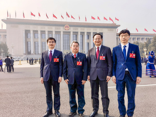 摩擦学学者参加全国两会